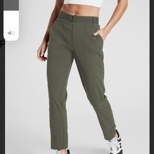 Trekkie north belted jogger